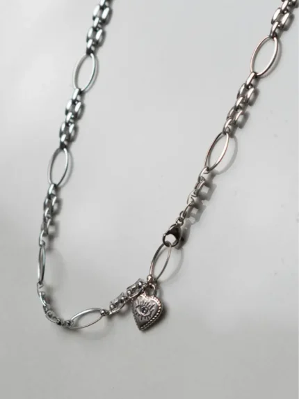 Sentina necklace 2.webp